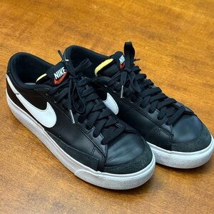 Nike Blazer Low '77 Vintage Black White Leather Sneakers Size 9